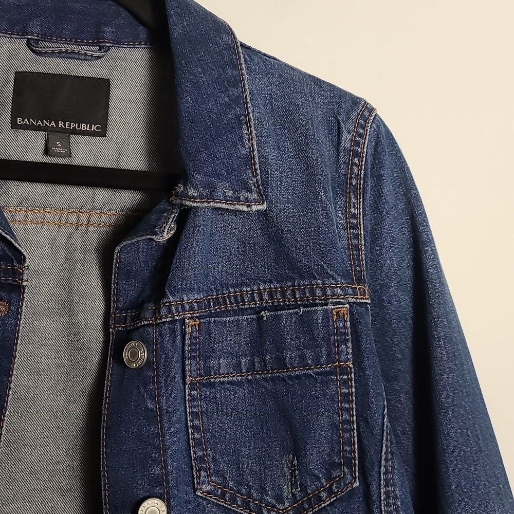BANANA REPUBLIC Clean Classic Mediun Wash Blue Jean Jacket Size Small - Picture 6 of 16